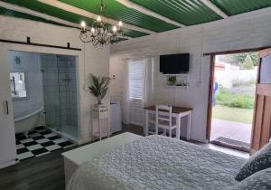 Postel nebo postele na pokoji v ubytování Rietjiesbos Self Catering
