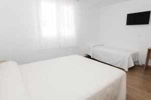 Postel nebo postele na pokoji v ubytování Hotel Faro de Finisterre