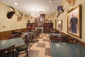 Restaurant o iba pang lugar na makakainan sa DoubleTree by Hilton Austin, MN