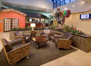 Seating area sa DoubleTree by Hilton Austin, MN