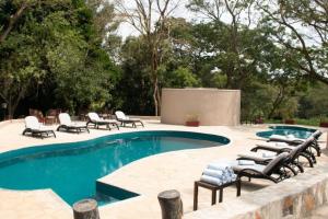 Bazén v ubytování Sambiya River Lodge nebo v jeho okolí