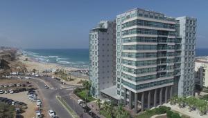 Gallery image of Oceanus apartment hotel in Herzliya