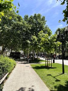 Imagen de la galería de Roma Divine home cinéma et jardin, en Nimes