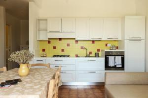 A kitchen or kitchenette at A Casa di Teresa Még 32 kép