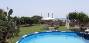 a swimming pool in the yard of a house at Relax e mare Pachino (Costa dell'Ambra) Marzamemi in Pachino