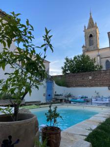 Bazén v ubytovaní Maison 1823 - Suites de charme à Garons alebo v jeho blízkosti