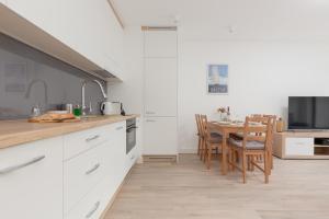 Kuchyňa alebo kuchynka v ubytovaní Apartment Awanport Gdynia Żeromskiego by Noclegi Renters
