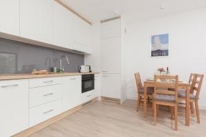 Kuchyňa alebo kuchynka v ubytovaní Apartment Awanport Gdynia Żeromskiego by Noclegi Renters