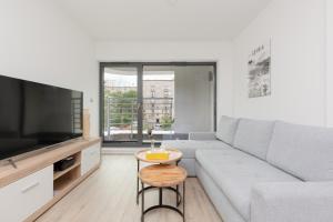 Televízia a/alebo spoločenská miestnosť v ubytovaní Apartment Awanport Gdynia Żeromskiego by Noclegi Renters