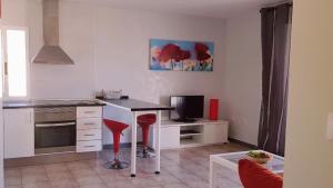 Imagem da galeria de First line, upscale apartment Los Cristianos! Free parking em Arona