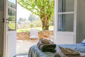 Postel nebo postele na pokoji v ubytování Domaine de La Font des Pères - Teritoria