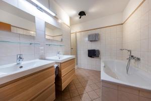 Ένα μπάνιο στο Haus Aineckblick Top 2 +56 φωτογραφίες