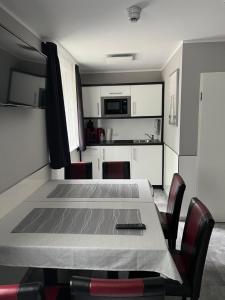 Kuchyň nebo kuchyňský kout v ubytování Garni Hotel Eastside