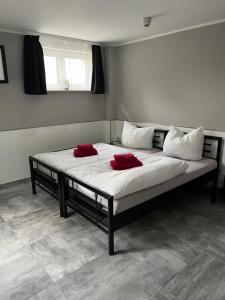A bed or beds in a room at Garni Hotel Eastside