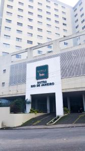 a large building with a sign for a hotel at Nobile Inn Dutra Rio De Janeiro in São João de Meriti