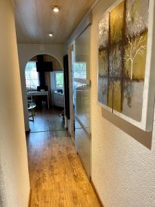 Televiisor ja/või meelelahutuskeskus majutusasutuses Chalet Hotel Adler