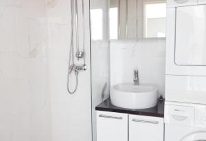 Koupelna v ubytování 2ndhomes Luxury 1BR Kamppi Center Apartment with Sauna and Big Terrace