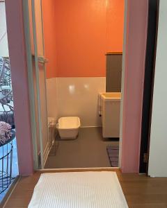 a small bathroom with a toilet and a sink at 貸し切り別荘　FRIENDS in Amakusa