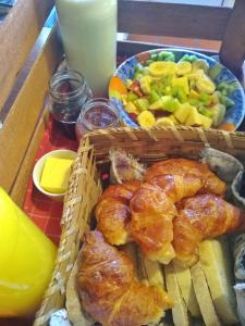 a table with a basket of food and a bowl of fruit at Finca La Penúltima-Posada in San Rafael