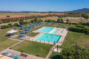 an aerial view of a pool with chairs and umbrellas at Residenza Principina in Principina Terra