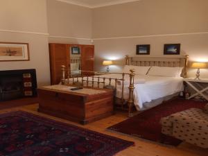 Кровать или кровати в номере Peppertree House BnB and Self-catering