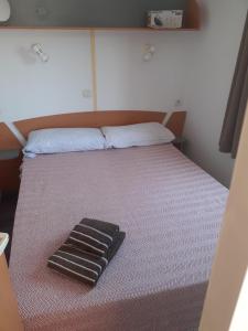 A bed or beds in a room at COUNTRY HOME