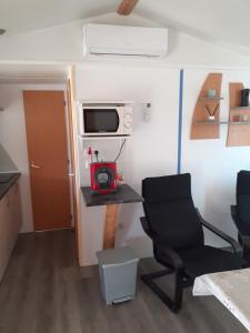 A kitchen or kitchenette at COUNTRY HOME