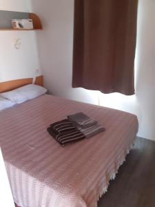 A bed or beds in a room at COUNTRY HOME
