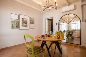 a dining room with a table and chairs at Hotel Butterfly - Il Nido d'Amore Bologna in Monzuno