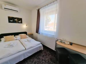 Postel nebo postele na pokoji v ubytování Duna-Beach Apartman + 37 fotografií