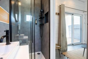 Koupelna v ubytování Lodges de Camargue