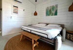 Postel nebo postele na pokoji v ubytování Lodges de Camargue