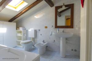 a bathroom with a sink toilet and a mirror at Vecchie Tre Colonne in Cividale del Friuli