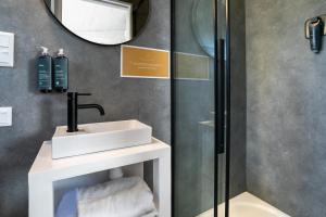 Koupelna v ubytování Lodges de Camargue
