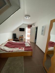 Postel nebo postele na pokoji v ubytování Bor-Vendégház + 16 fotografií
