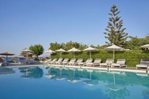 Bazen v nastanitvi oz. blizu nastanitve Atlantica Amalthia Beach Hotel - Adults Only