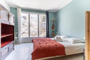 Łóżko lub łóżka w pokoju w obiekcie LA MARONAISE - Maison dans la calanque