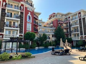 Bazén v ubytování MESSEMBRIA RESORT nebo v jeho okolí