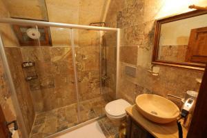 A bathroom at Avanos Suites