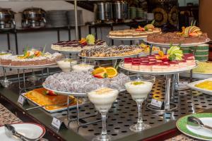 Comida en o cerca de este hotel