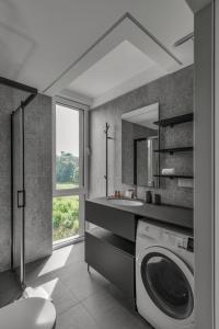 Bathroom sa Urban Jungle Apartments by Reside Baltic