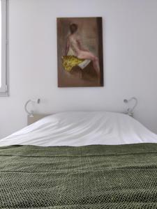Posteľ alebo postele v izbe v ubytovaní Cosy et calme, chambre séparée avec bureau et fibre
