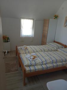 a bedroom with a bed and a window at Vila Danida in Žabljak