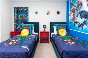 Ένα ή περισσότερα κρεβάτια σε δωμάτιο στο 8-Bed Villa Prv Pool and Game Room Near Disney