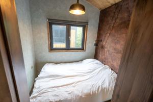 Postel nebo postele na pokoji v ubytování Tiny Houses At Sea