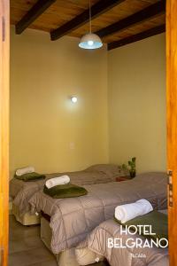 Кровать или кровати в номере Hotel Belgrano