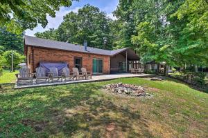 Gallery image of Idyllic Bronston Retreat with Fire Pit and View! in Burnside
