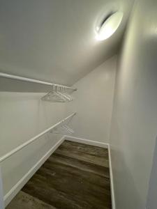 Fotografie z fotogalerie ubytování Cozy Queen bedroom feel like home!! v destinaci Englewood