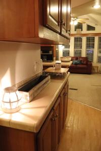 A kitchen or kitchenette at Berry Patch Cottage