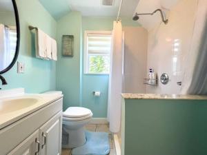 Koupelna v ubytování Cozy Queen bedroom feel like home!!